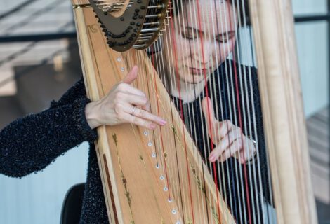 Soloharfenistin Jie Zhou zu Gast bei Nadja Schröder-Tiegs